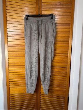 Lululemon Warm Down Jogger 7/8 Length. Womens size 4